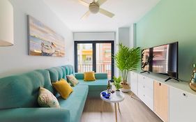 Breton 17- Apartamentos con pisicna climatizada en Alicante centro